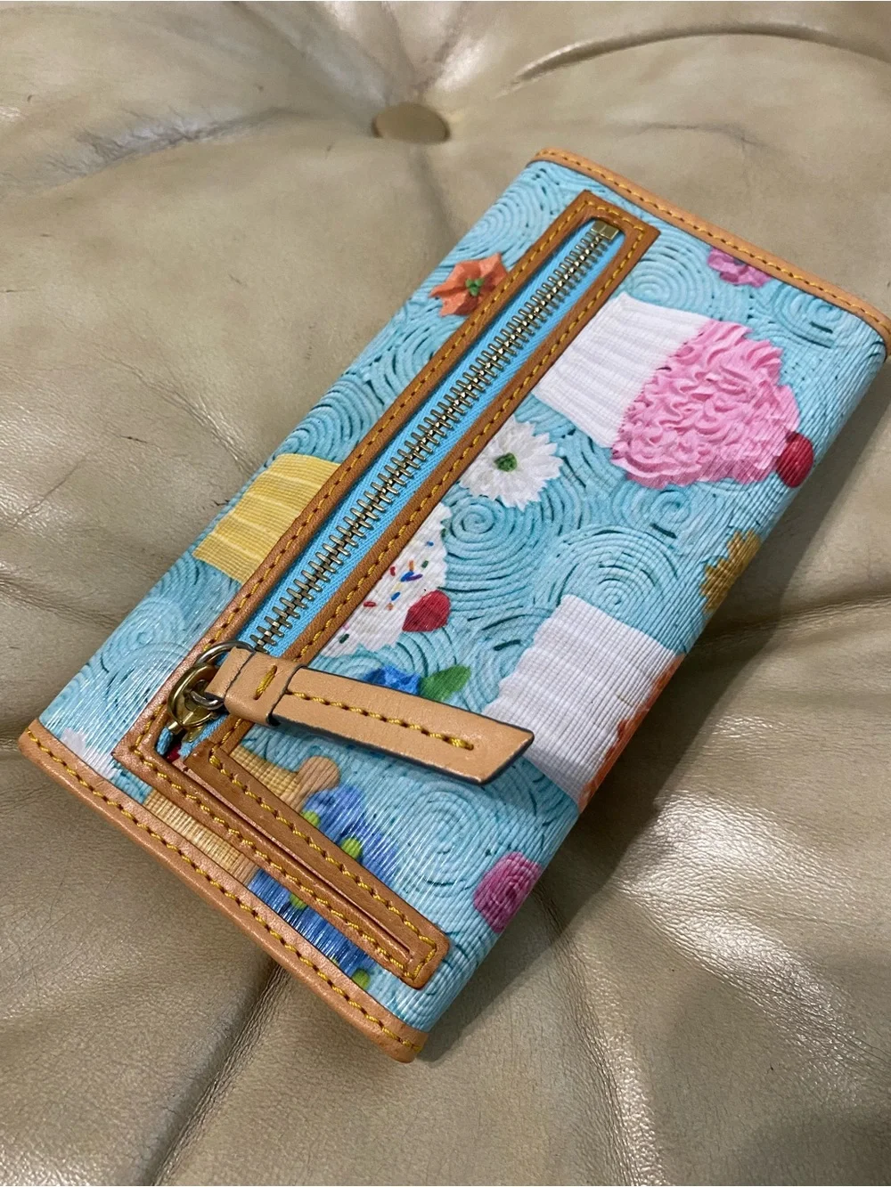 HTF Dooney & Bourke Cupcake Wallet Blue